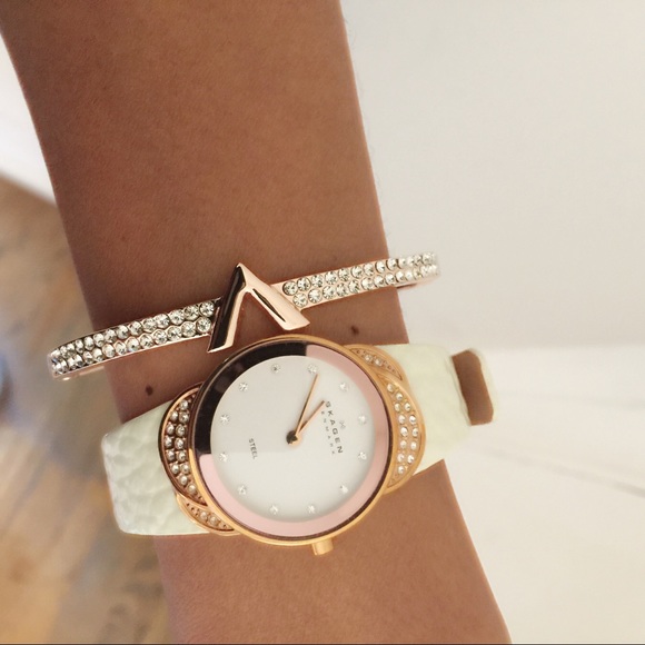 Jewelry - Essential V Rose Gold & Rhinestone Bracelet